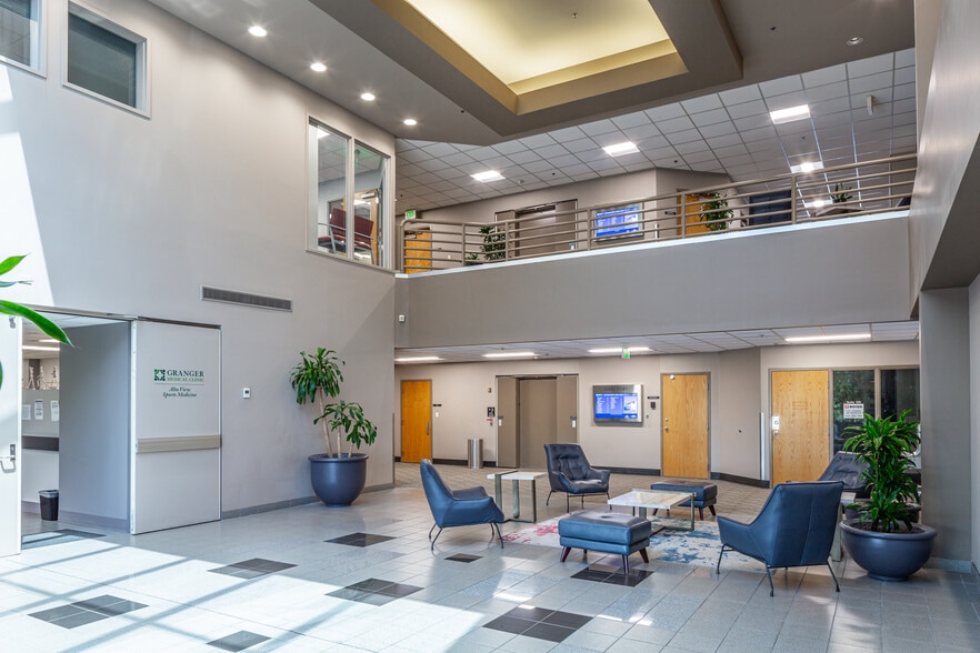 9844 S 1300 E, Sandy, UT for lease - Lobby - Image 2 of 10