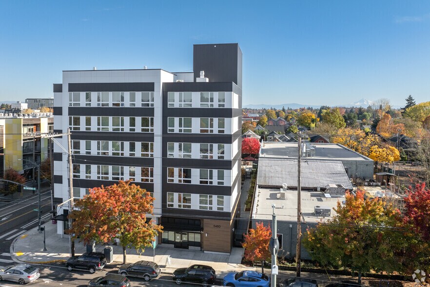5460 N Interstate Ave, Portland, OR à louer - Photo du bâtiment - Image 3 de 55