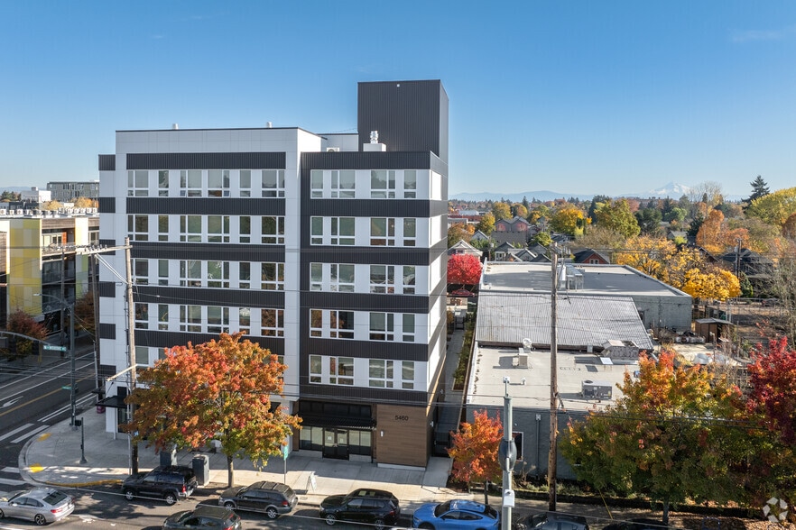 5460 N Interstate Ave, Portland, OR à louer - Photo du bâtiment - Image 3 de 55
