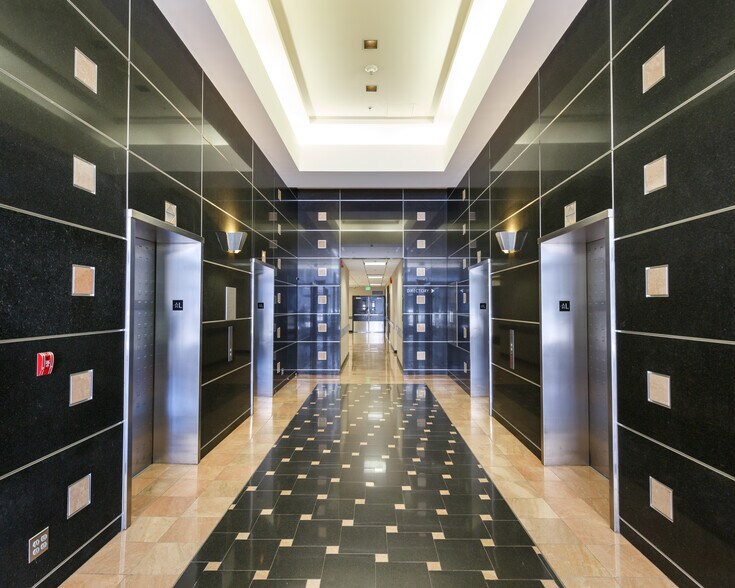 16255 Ventura Blvd, Encino, CA à louer - Hall d’entrée - Image 3 de 11