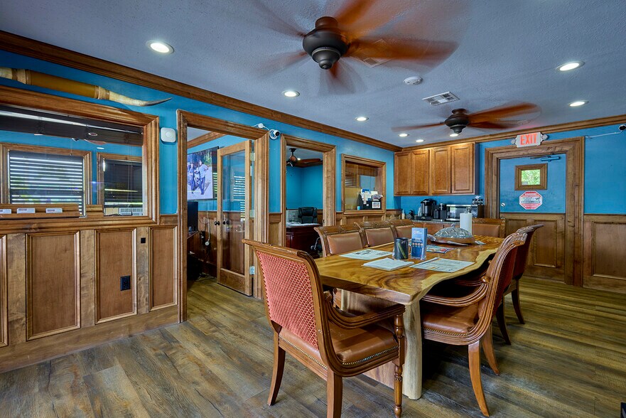 2155 NW Federal Hwy, Stuart, FL à vendre - Photo intérieure - Image 3 de 11