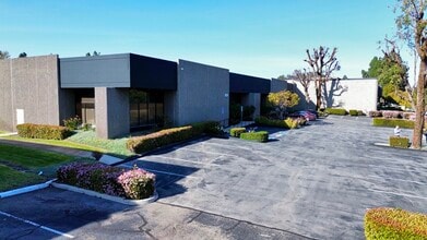 829-833 Flynn Rd, Camarillo, CA for lease Building Photo- Image 2 of 9