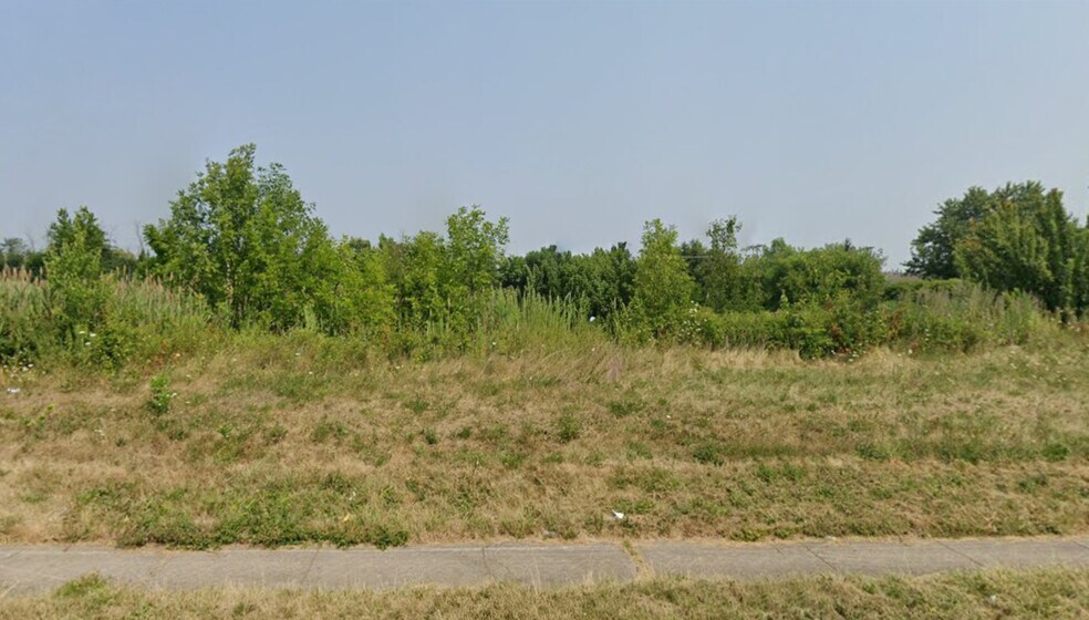 200 Bram Hall dr, Greece, NY à vendre - Photo du bâtiment - Image 3 de 4