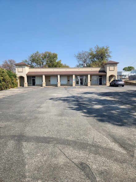 9516 W Camp Bowie, Fort Worth, TX for lease - Building Photo - Image 2 of 20