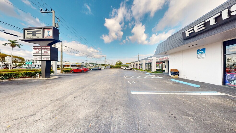 821-859 E Oakland Park Blvd, Oakland Park, FL à vendre - Numérisation 3D de Matterport - Image 2 de 16
