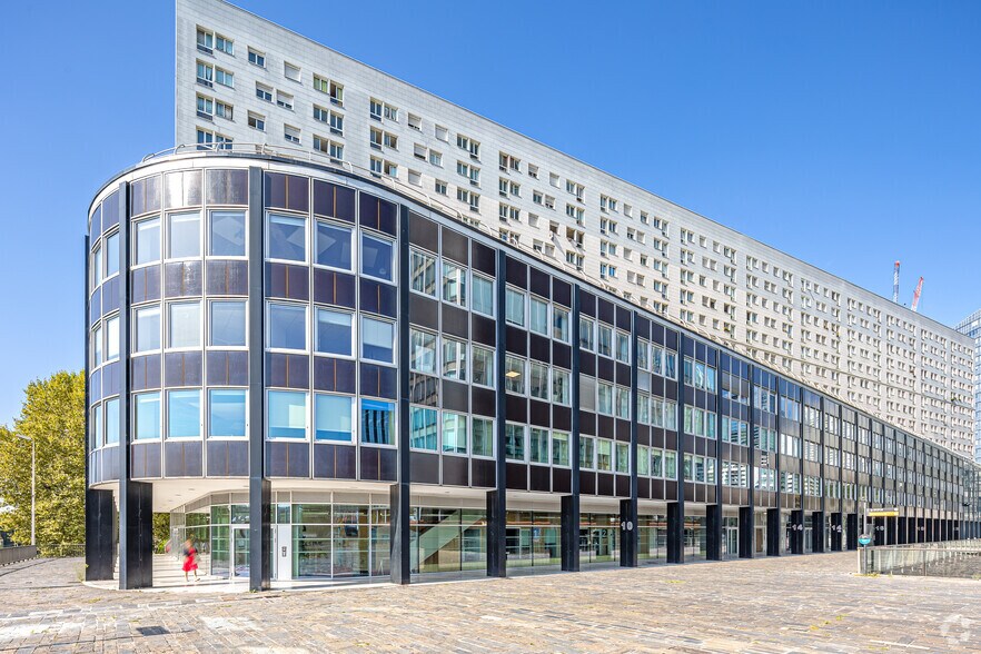 8-30 Terrasse Bellini, Puteaux à louer - Photo du bâtiment - Image 3 de 7