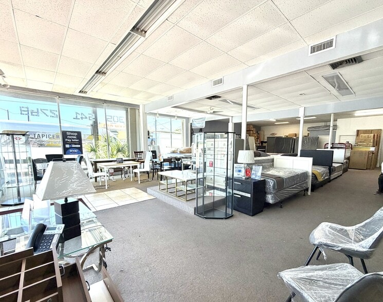3100 NW 7th St, Miami, FL à louer - Photo intérieure - Image 3 de 8