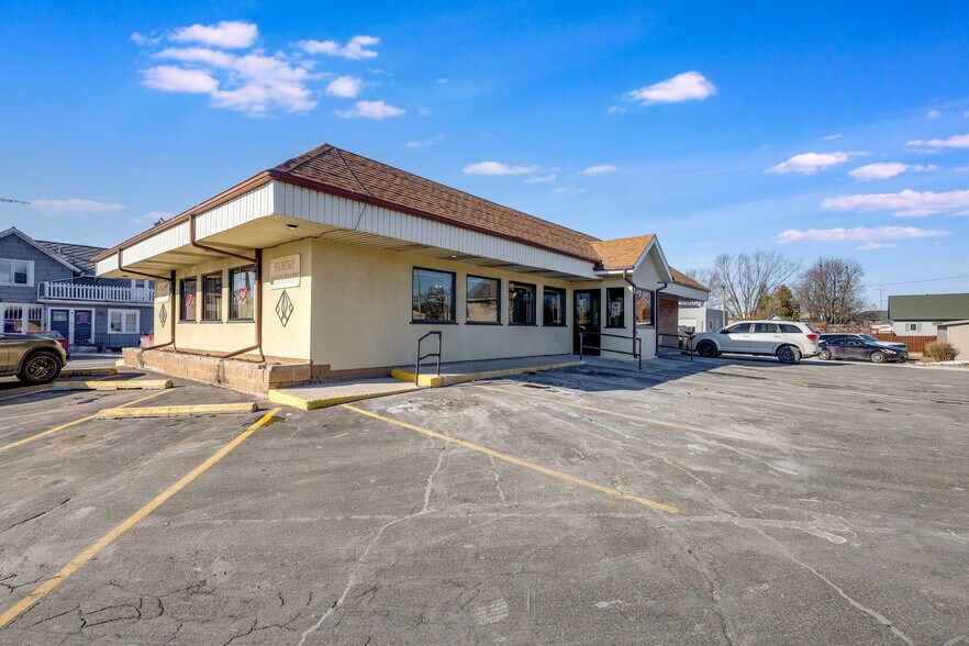 2604 Custer St, Manitowoc, WI à vendre - Photo du bâtiment - Image 2 de 39