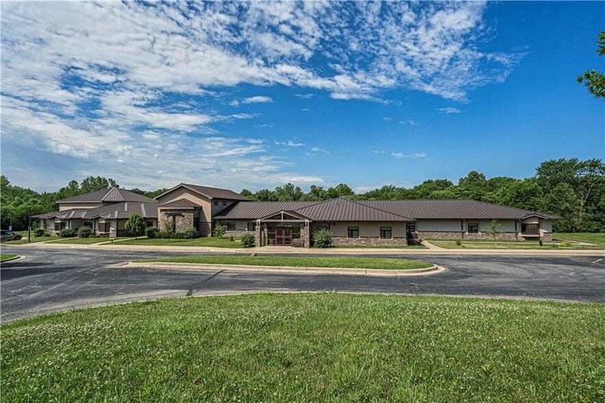 301 Franciscan Way, Savannah, MO for sale - Building Photo - Image 2 of 50