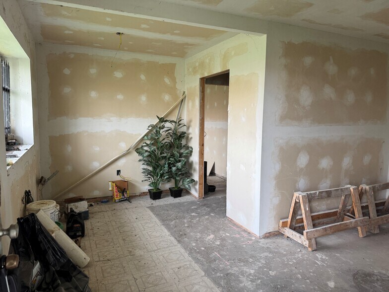 3436 N Interstate 35 E, Lancaster, TX à louer - Photo du bâtiment - Image 3 de 6