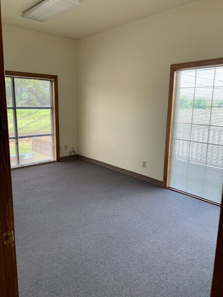 1310 I-10 S, Beaumont, TX à louer - Photo du bâtiment - Image 2 de 5