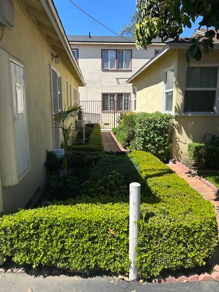 14757 Sylvan St, Van Nuys, CA à vendre - Photo du bâtiment - Image 3 de 6