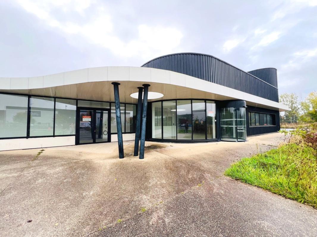 Industrial in Élancourt for lease Building Photo- Image 1 of 16