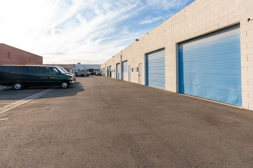 7733 Densmore Ave, Van Nuys, CA for lease - Building Photo - Image 3 of 6