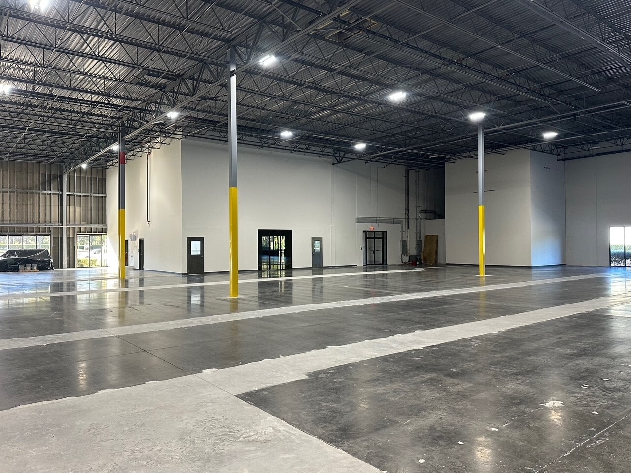 1460 Vantage Way S, Jacksonville, FL for lease Primary Photo- Image 1 of 8
