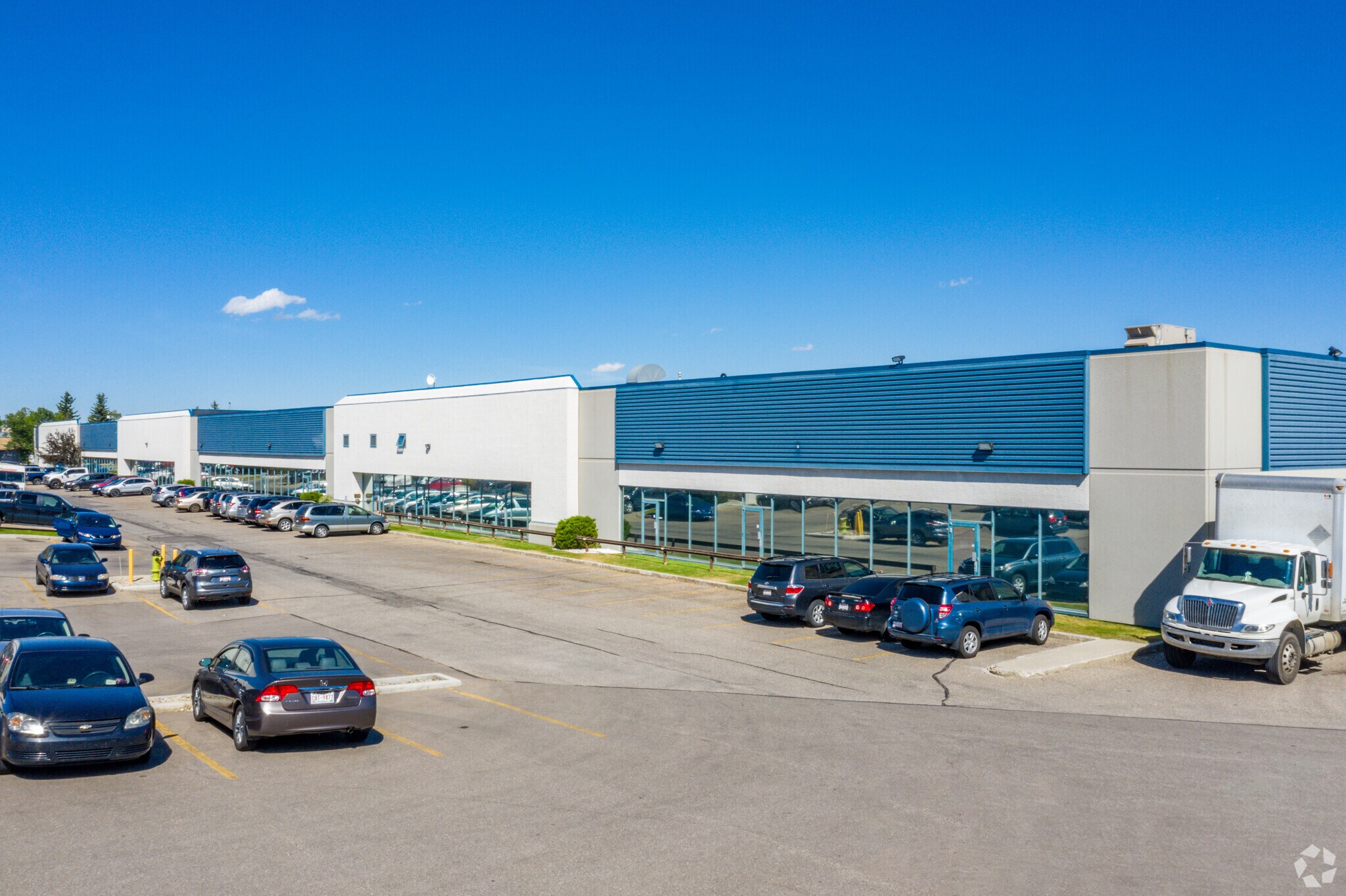 3103 14th Ave NE, Calgary, AB for sale Primary Photo- Image 1 of 1