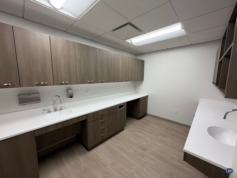 548 Barton Blvd, Rockledge, FL à louer - Photo du bâtiment - Image 3 de 7
