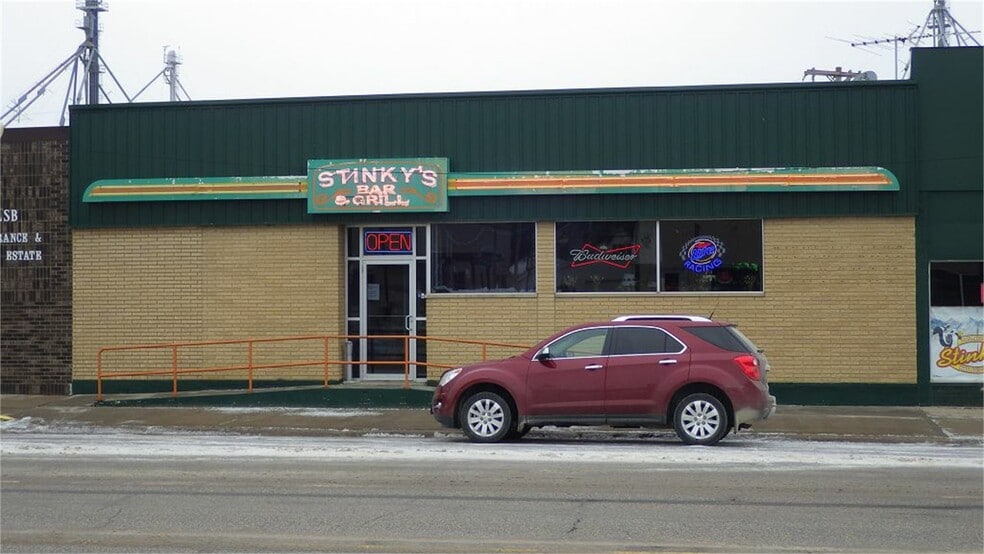 920-924 Parriott St, Aplington, IA à vendre - Photo du bâtiment - Image 2 de 2