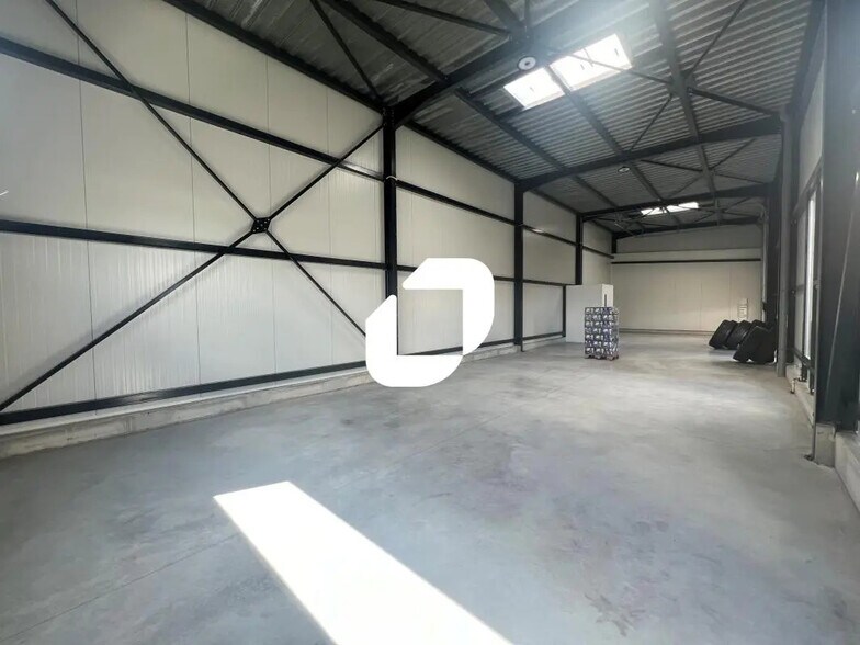 28 Avenue Francois Mitterrand, Petite-Forêt à louer - Photo du bâtiment - Image 3 de 11