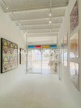 Plus de détails pour Multi-résidentiel à vendre