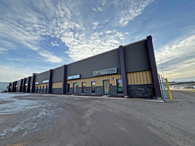 Plus de détails pour 6721 67 Ave, Red Deer, AB - Industriel à louer