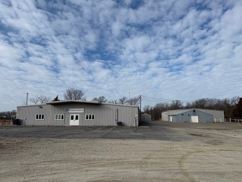 1823 33rd St, Fort Madison, IA for lease - Primary Photo - Image 1 of 2