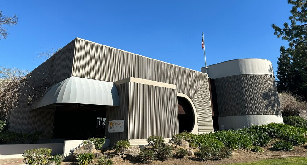 2842 N Business Park Ave, Fresno, CA à louer - Photo du bâtiment - Image 2 de 15