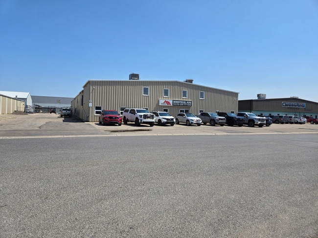More details for 435 Maxwell Cres, Regina, SK - Flex for Lease