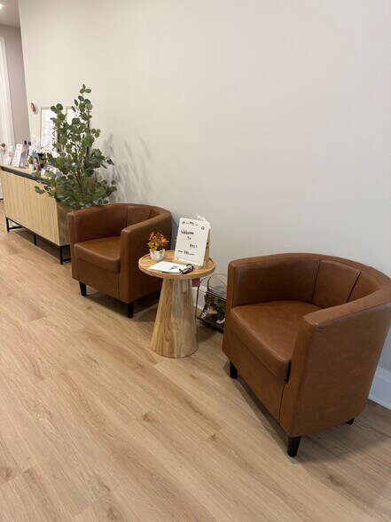 610 Colonial Park Dr, Roswell, GA à louer - Photo du bâtiment - Image 1 de 10