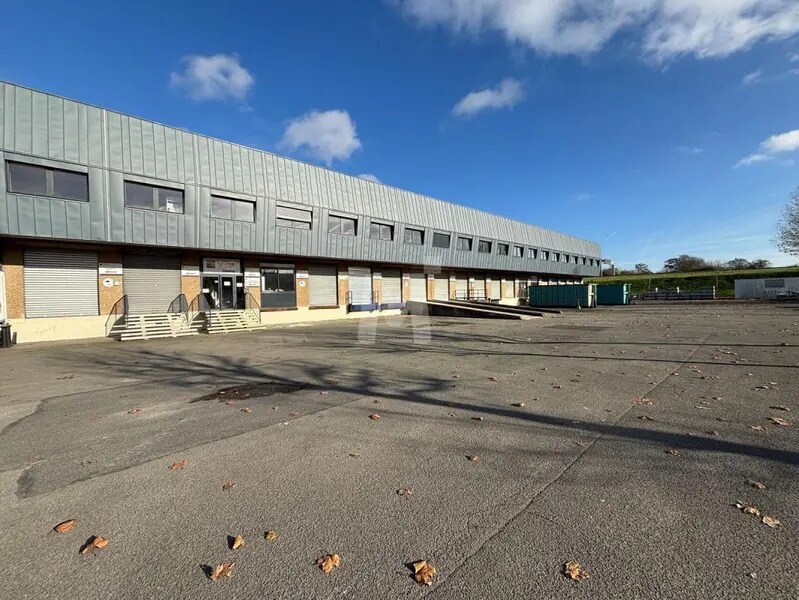 Flex dans Villejust à louer Photo du bâtiment- Image 1 de 10