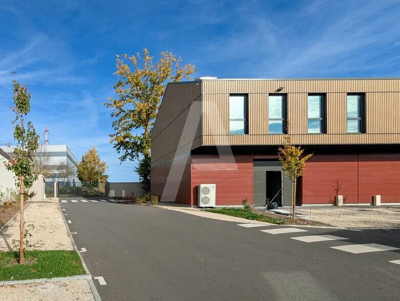 Flex in Marcoussis for sale - Building Photo - Image 3 of 10