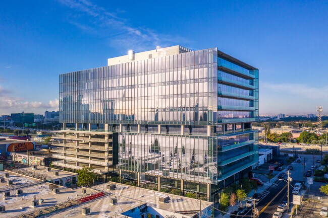 Plus de détails pour 545 NW 26th St, Miami, FL - Commerce de détail à louer