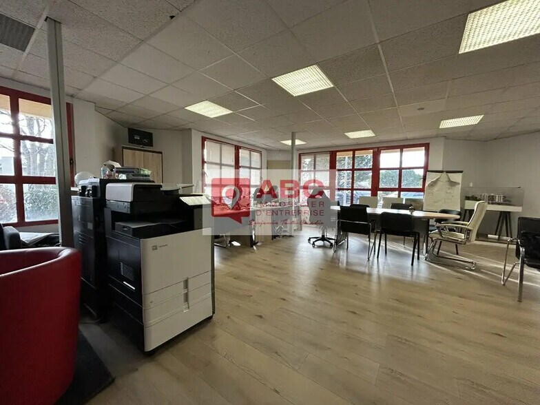 Office in Montpellier for sale - Building Photo - Image 2 of 7