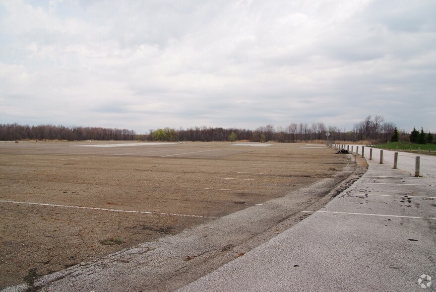 16 N Aurora Rd, Aurora, OH à louer - Photo du bâtiment - Image 3 de 6