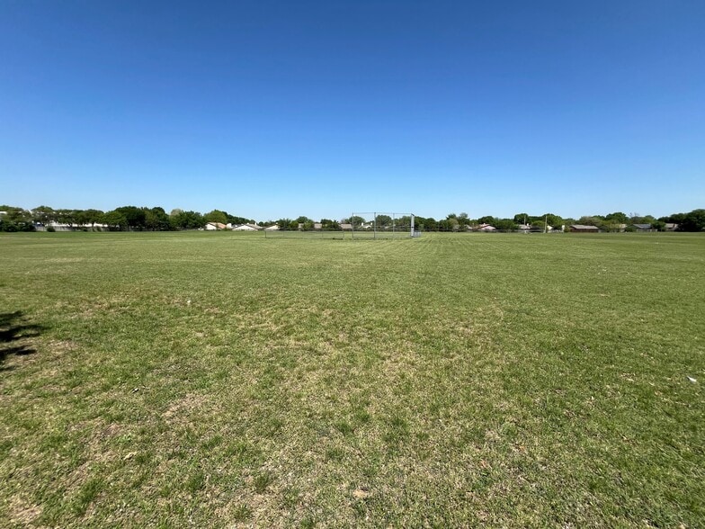 3100 Sycamore School Rd, Fort Worth, TX for sale - Building Photo - Image 2 of 2