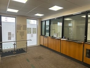 12 High St, Newtown à louer Photo intérieure- Image 2 de 19