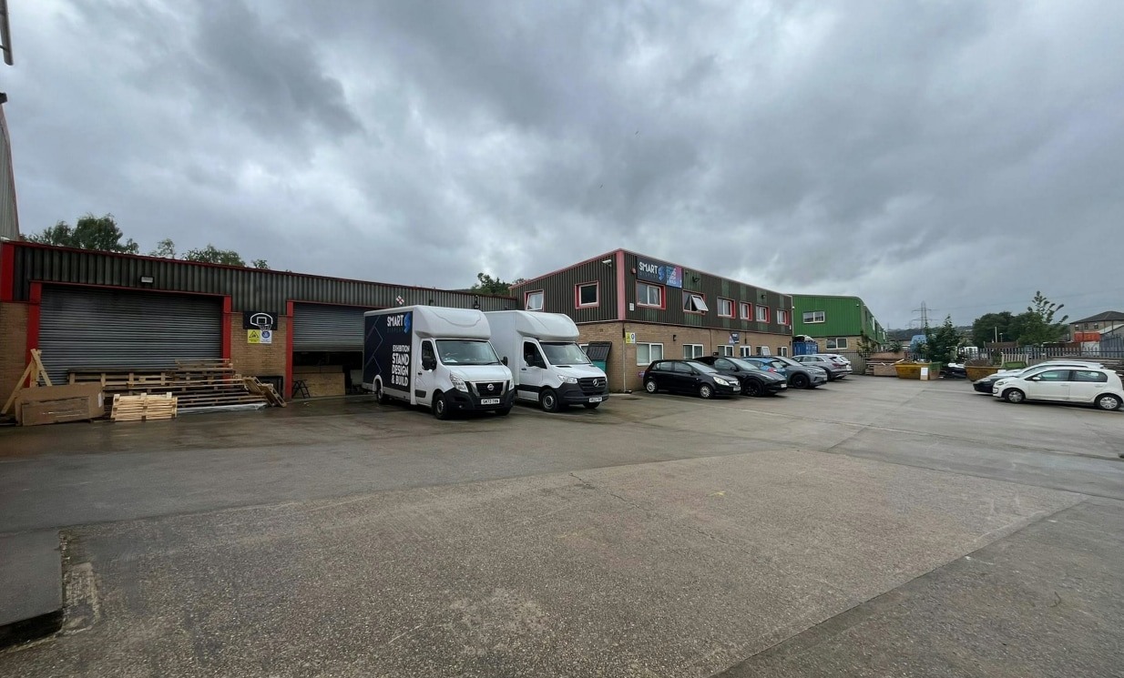 Birds Royd Rd, Brighouse for lease Building Photo- Image 1 of 3
