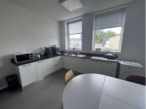 13 Rue Maupertuis, Brest for lease Interior Photo- Image 1 of 1