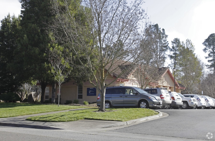 1550 Professional Dr, Petaluma, CA for lease - Building Photo - Image 2 of 9
