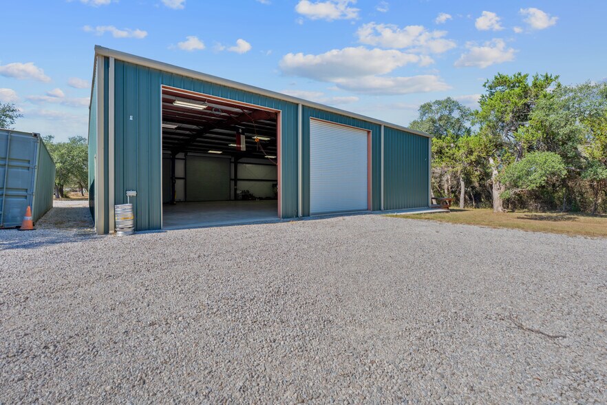217 Southern Dr, Johnson City, TX à vendre - Photo du bâtiment - Image 2 de 19