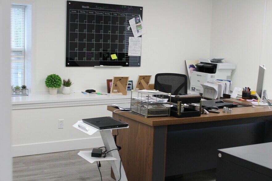 442 Westfield St, West Springfield, MA à vendre - Photo du bâtiment - Image 3 de 8