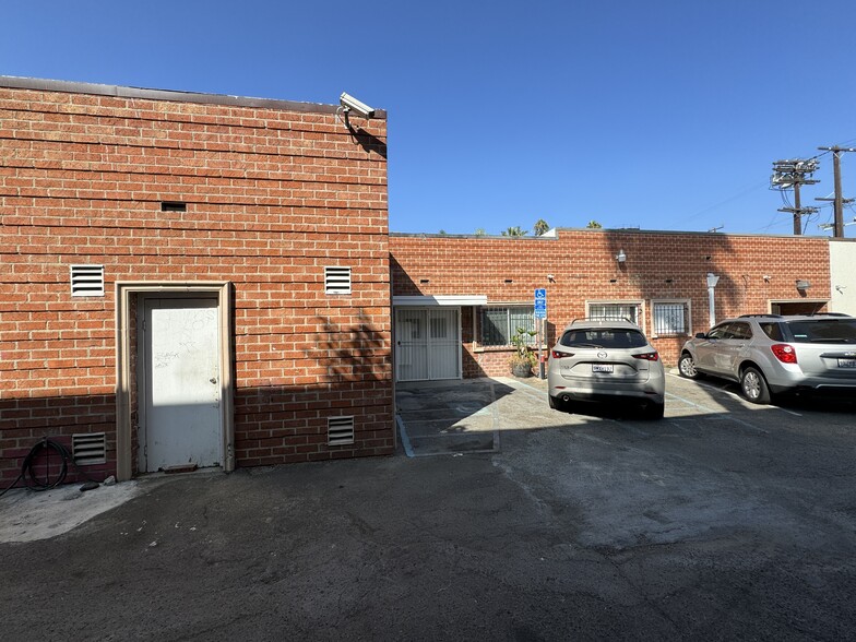 5860-5862 Avalon Blvd, Los Angeles, CA for lease - Building Photo - Image 3 of 13