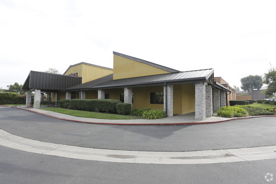 17920 Brookhurst St, Fountain Valley, CA for sale - Primary Photo - Image 2 of 2