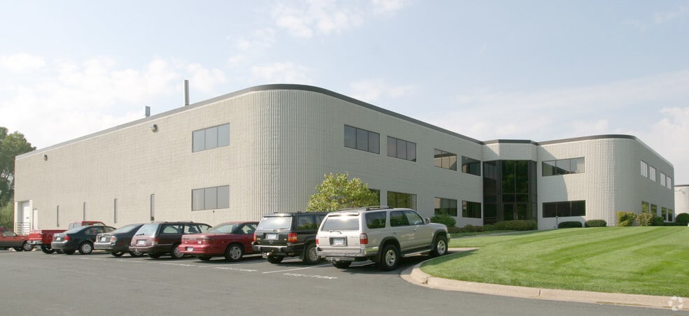 301-303 W County Rd E2, New Brighton, MN for sale - Building Photo - Image 3 of 14