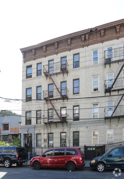 2052 Mapes Ave, Bronx, NY for sale - Primary Photo - Image 1 of 5