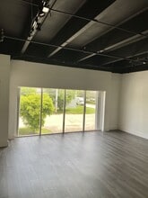 6992-6994 NW 82nd Ave, Miami, FL à louer Photo intérieure- Image 2 de 5