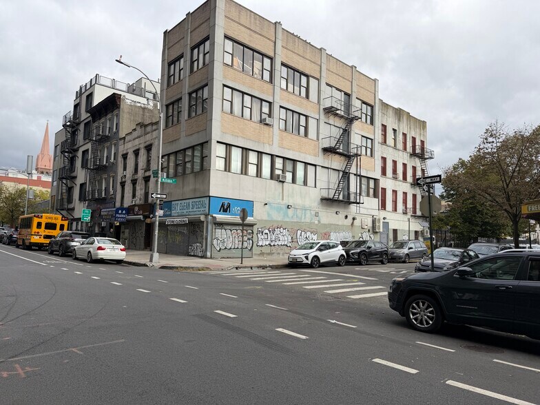 80-84 Manhattan Ave, Brooklyn, NY à louer - Photo du bâtiment - Image 1 de 2