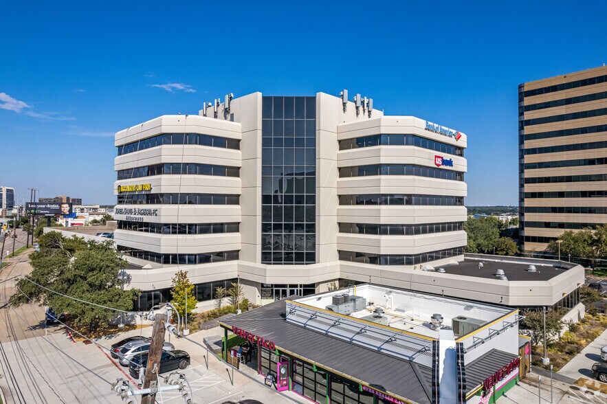 15110 N Dallas Pky, Dallas, TX à louer - Photo du bâtiment - Image 1 de 11