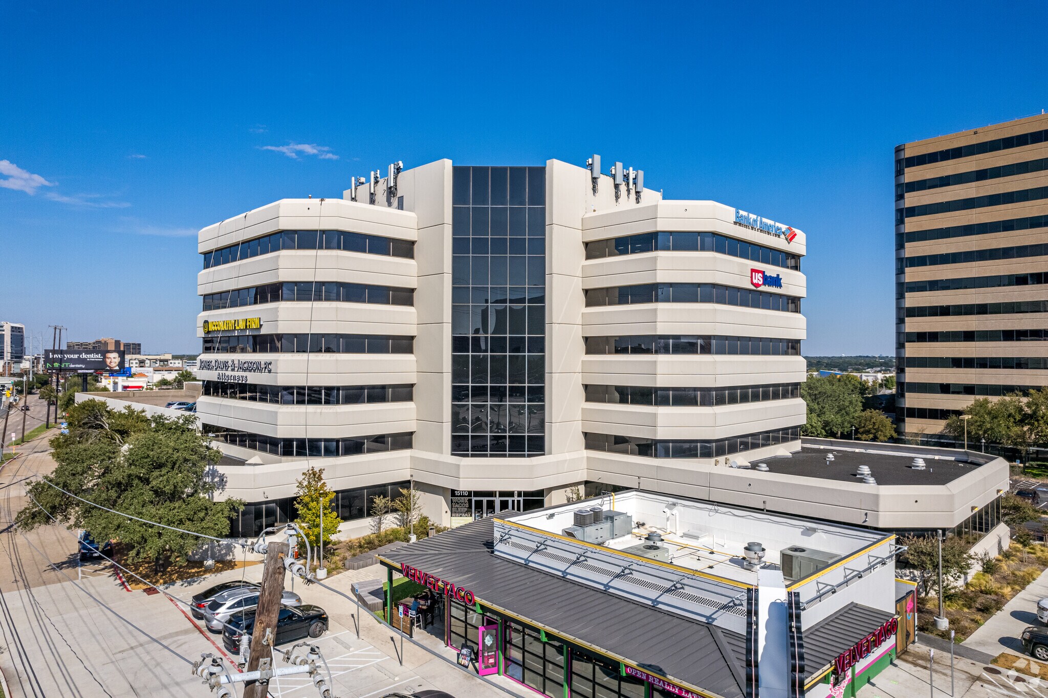 15110 N Dallas Pky, Dallas, TX à louer Photo du bâtiment- Image 1 de 12