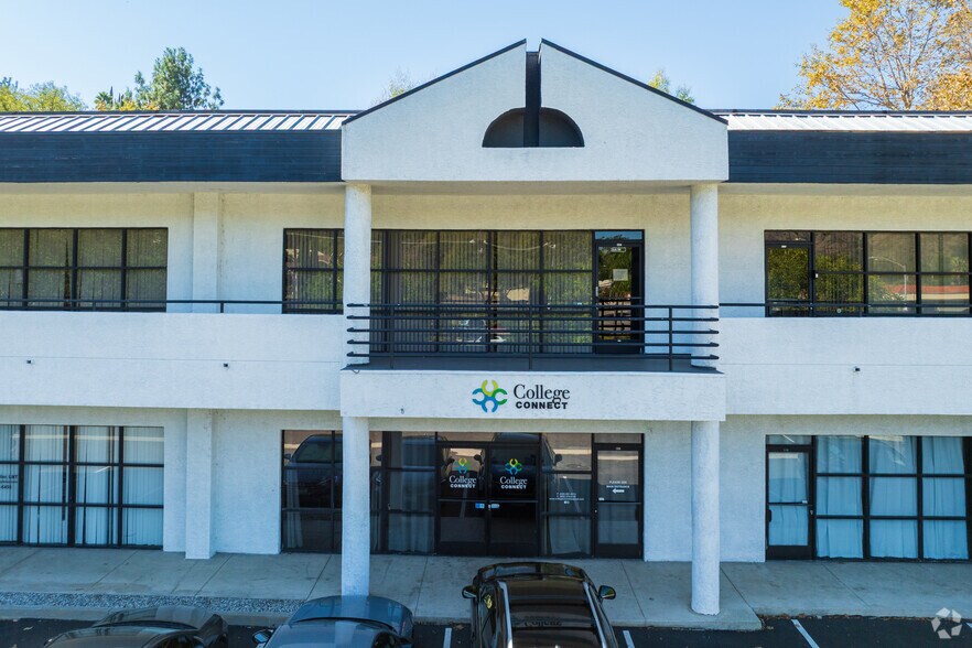 1340 E Route 66, Glendora, CA à louer - Photo du bâtiment - Image 2 de 6